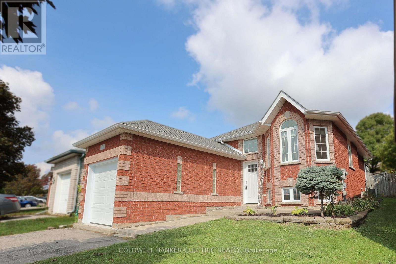 












121 HADEN AVENUE

,
Peterborough (Northcrest Ward 5),




Ontario
K9H7P6

