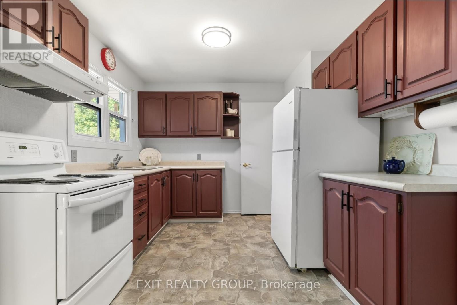 












1476 COUNTY RD 12

,
Prince Edward County (Picton),




Ontario
K0K2T0

