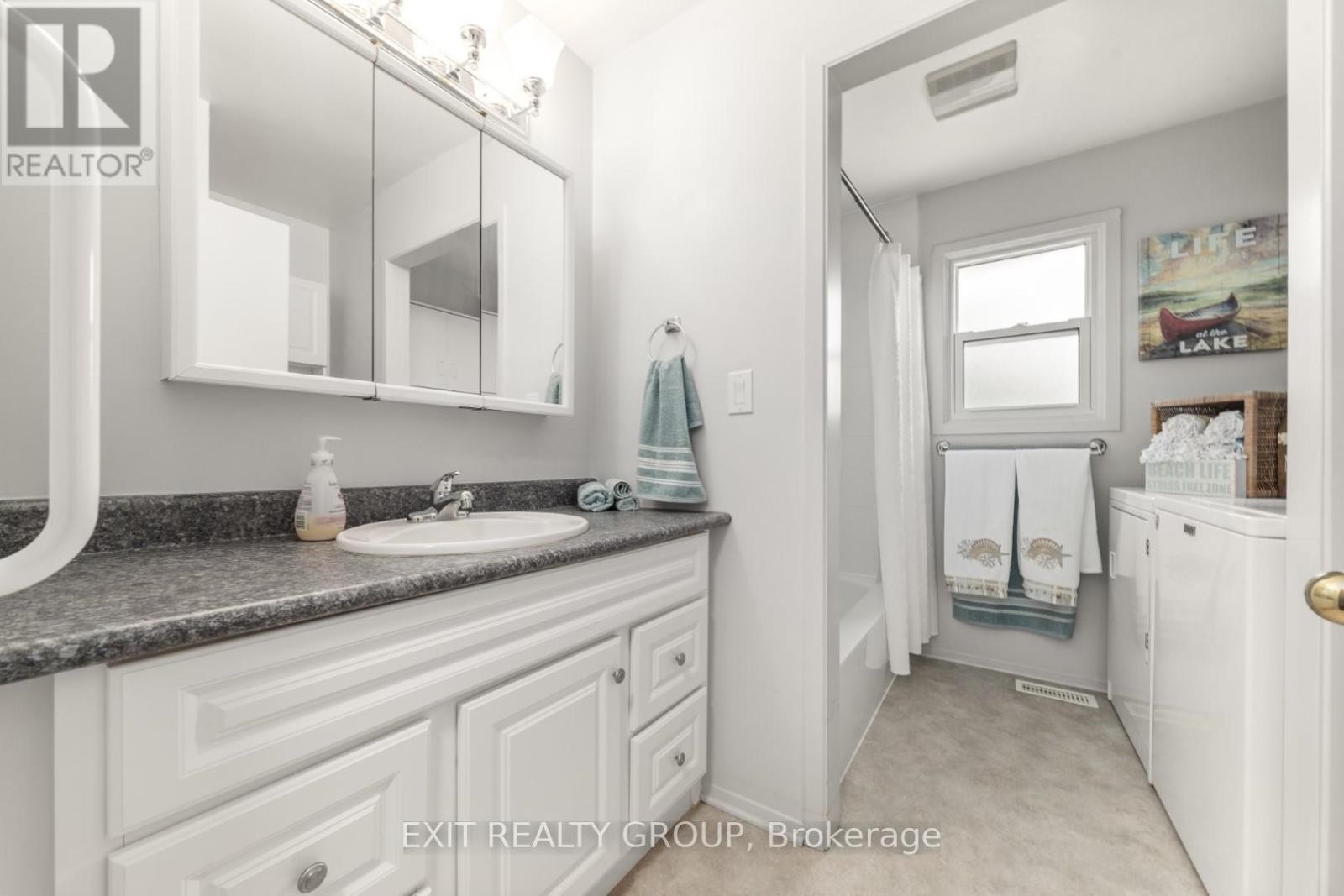 












1476 COUNTY RD 12

,
Prince Edward County (Picton),




Ontario
K0K2T0

