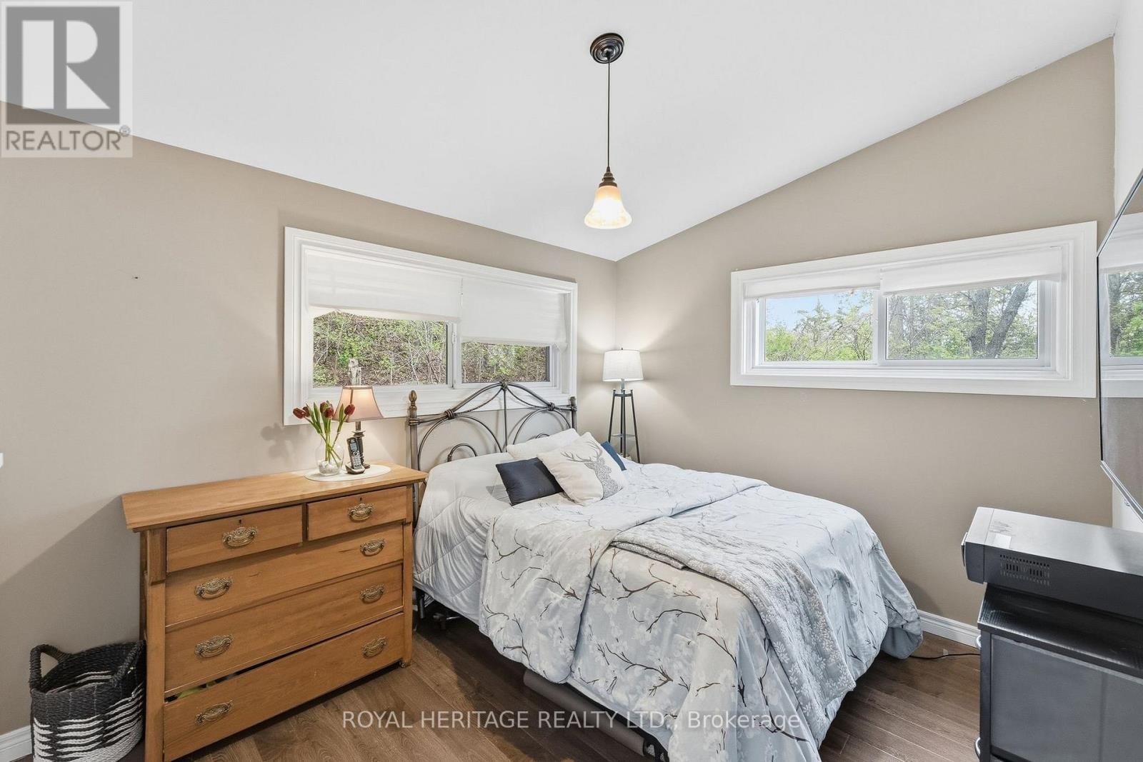 












30 STOCKDALE ROAD

,
Quinte West (Murray Ward),




Ontario
K8V5P6


