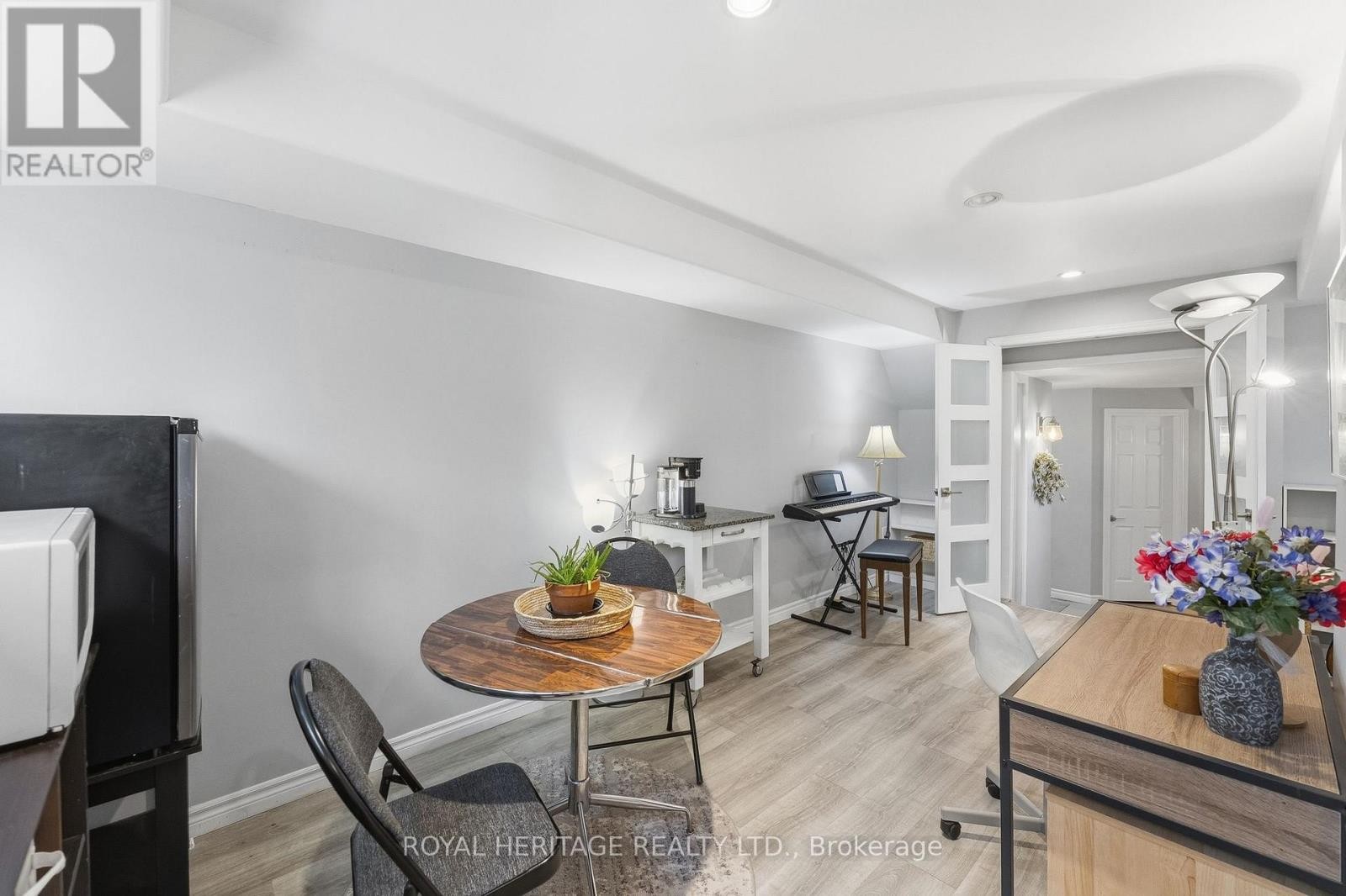 












30 STOCKDALE ROAD

,
Quinte West (Murray Ward),




Ontario
K8V5P6

