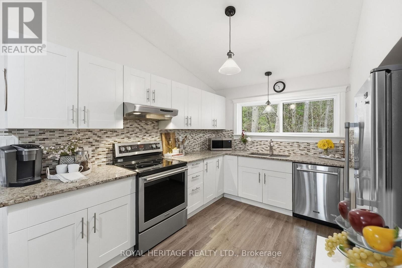 












30 STOCKDALE ROAD

,
Quinte West (Murray Ward),




Ontario
K8V5P6


