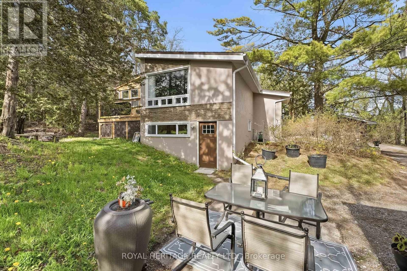 












30 STOCKDALE ROAD

,
Quinte West (Murray Ward),




Ontario
K8V5P6

