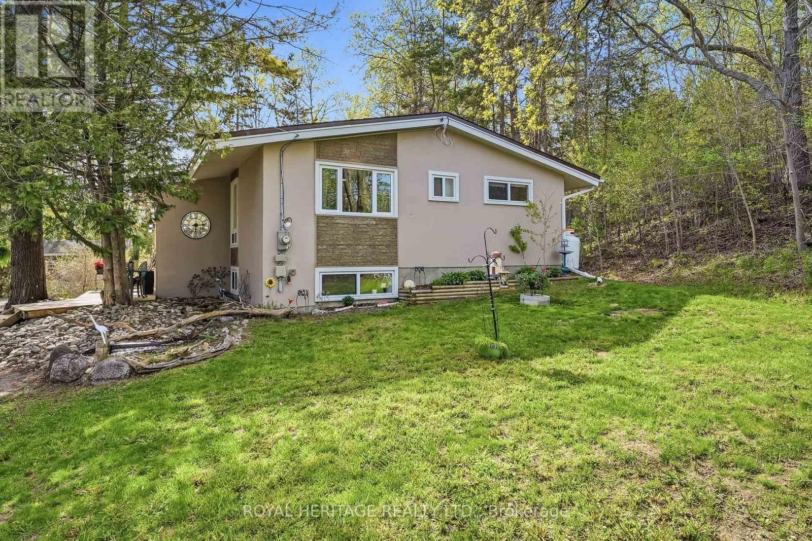 












30 STOCKDALE ROAD

,
Quinte West (Murray Ward),




Ontario
K8V5P6


