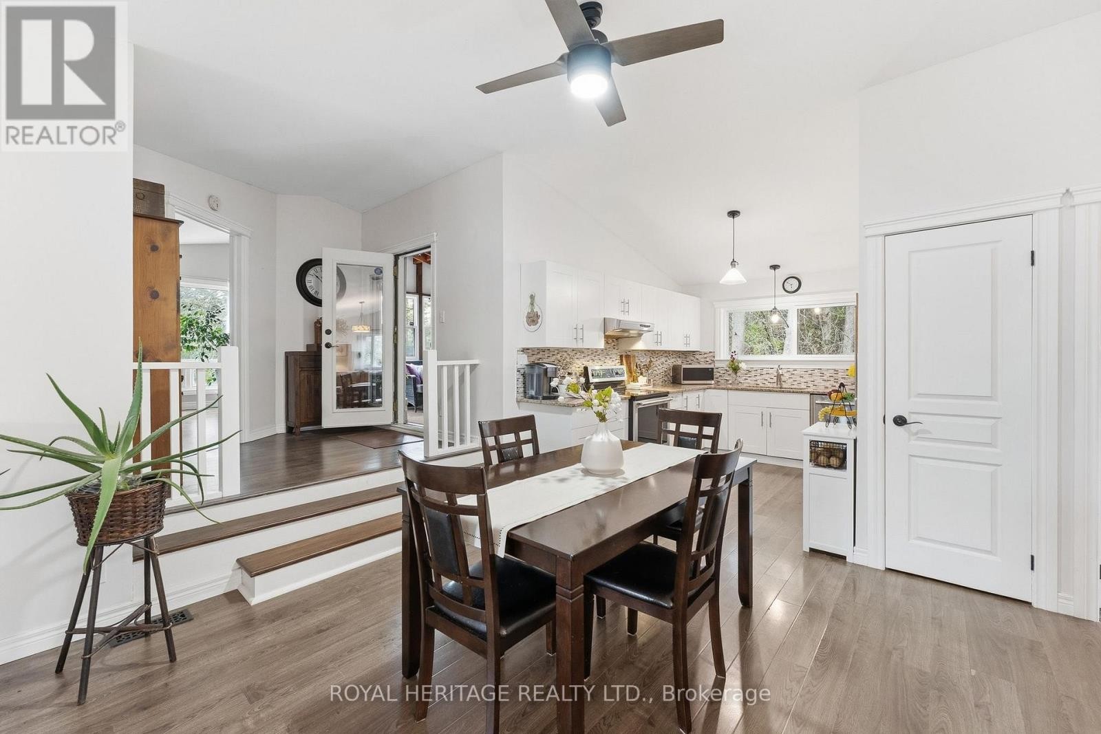 












30 STOCKDALE ROAD

,
Quinte West (Murray Ward),




Ontario
K8V5P6

