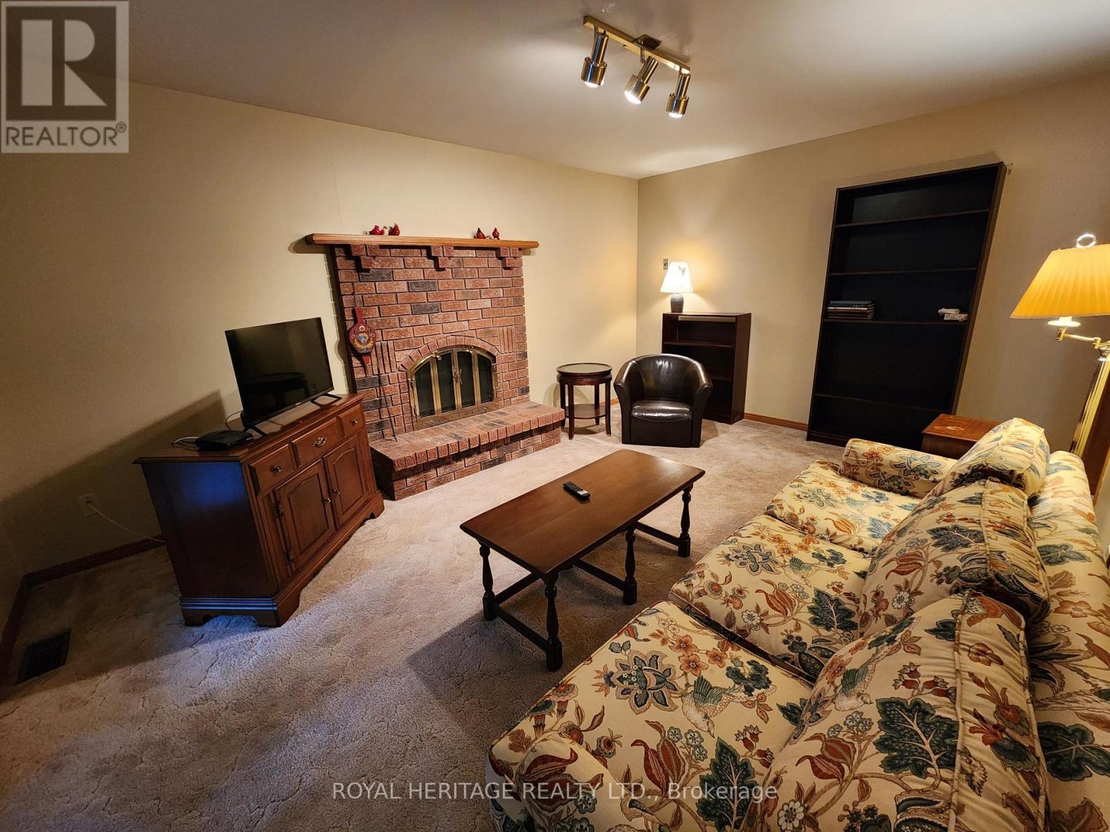 












1534 SCOLLARD CRESCENT

,
Peterborough (Ashburnham Ward 4),




Ontario
K9H7L1

