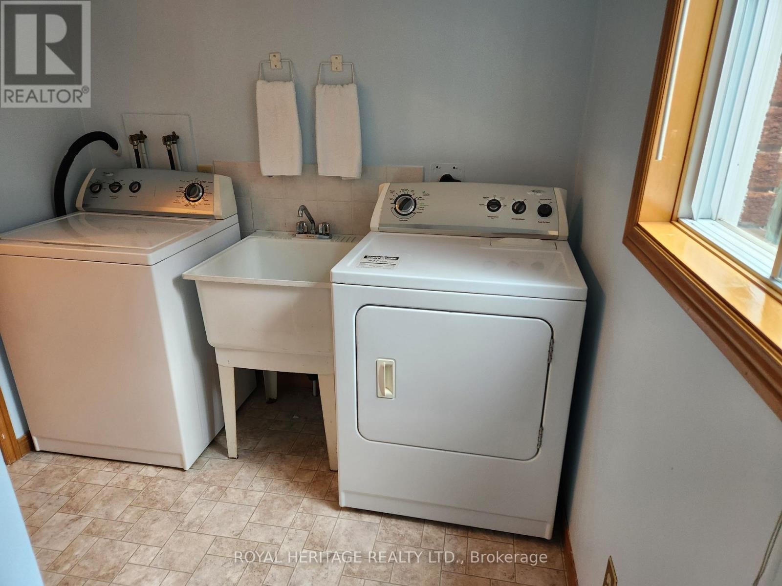 












1534 SCOLLARD CRESCENT

,
Peterborough (Ashburnham Ward 4),




Ontario
K9H7L1

