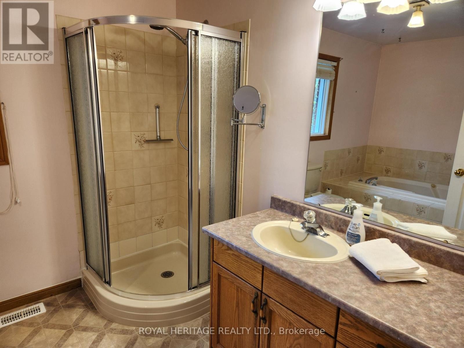 












1534 SCOLLARD CRESCENT

,
Peterborough (Ashburnham Ward 4),




Ontario
K9H7L1

