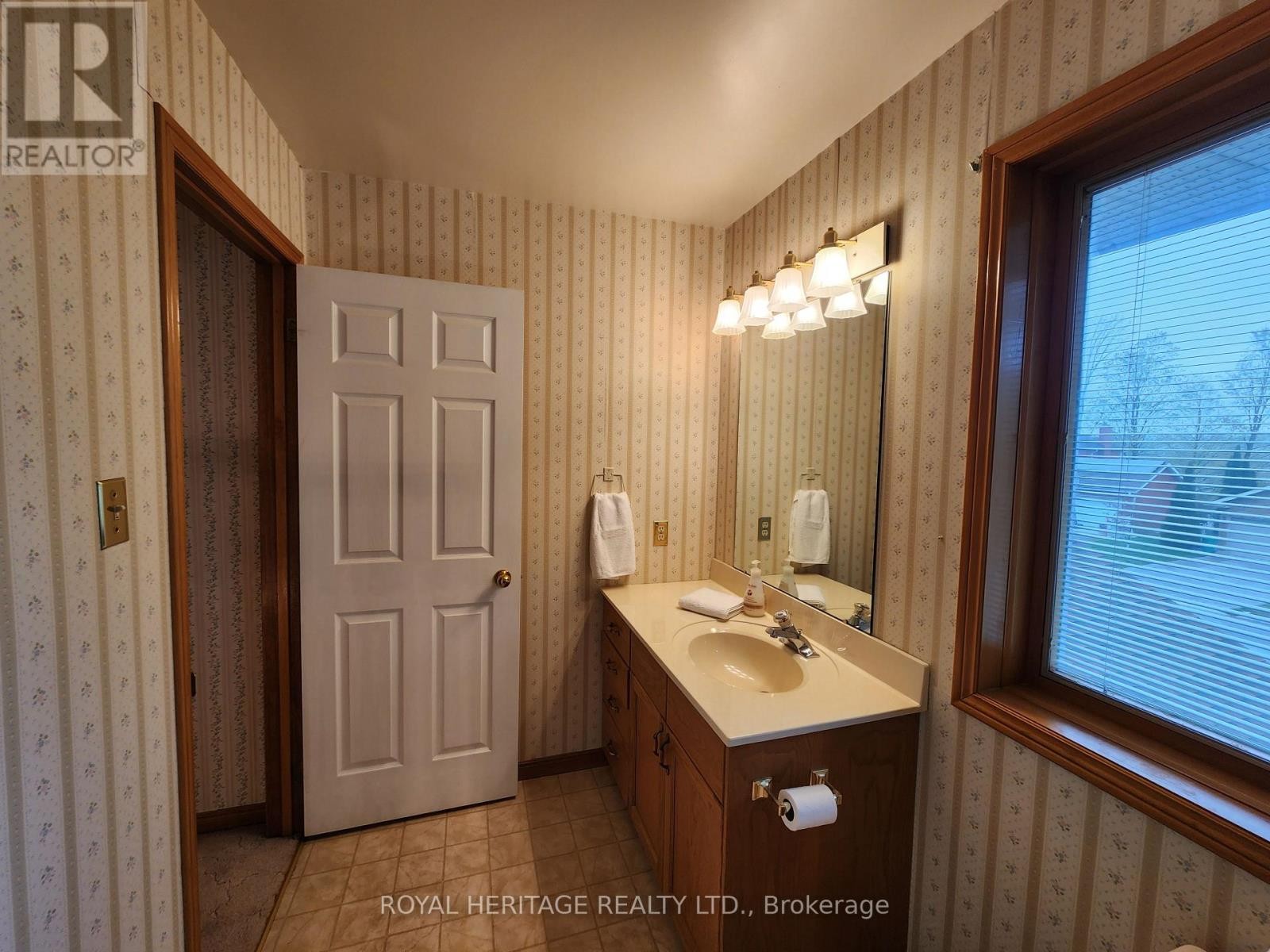 












1534 SCOLLARD CRESCENT

,
Peterborough (Ashburnham Ward 4),




Ontario
K9H7L1

