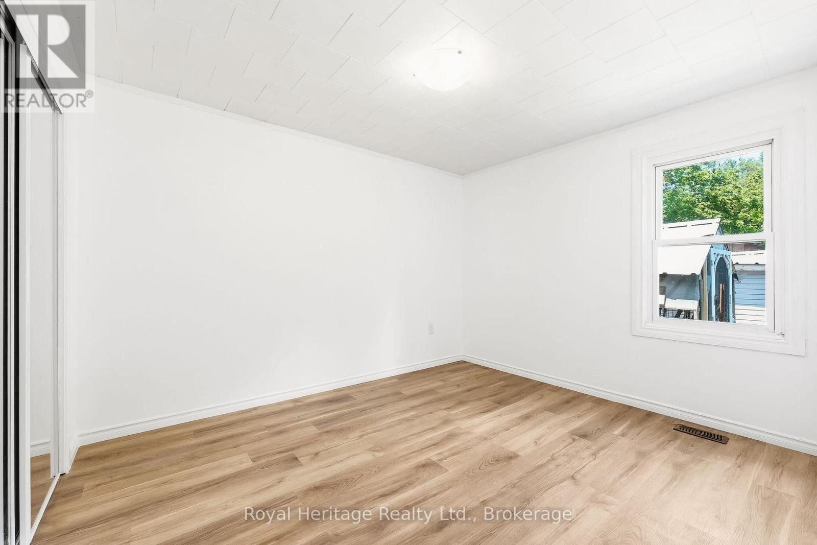 












918 SMITH STREET

,
Brighton,




Ontario
K0K1H0

