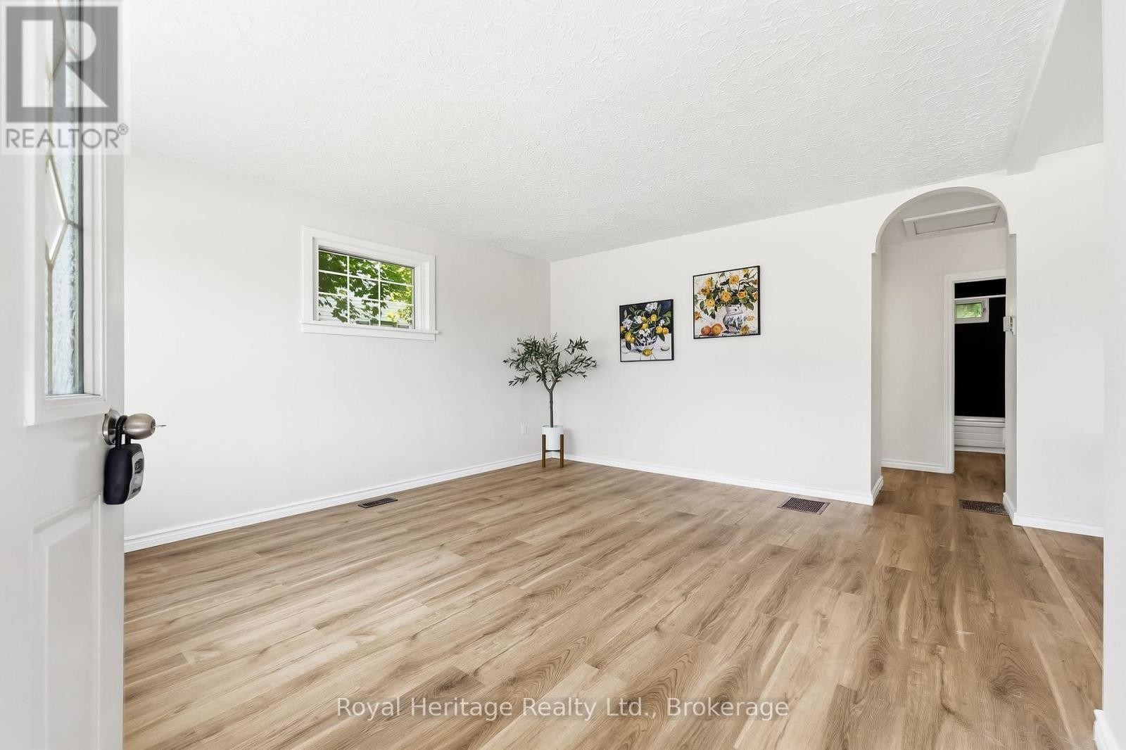 












918 SMITH STREET

,
Brighton,




Ontario
K0K1H0

