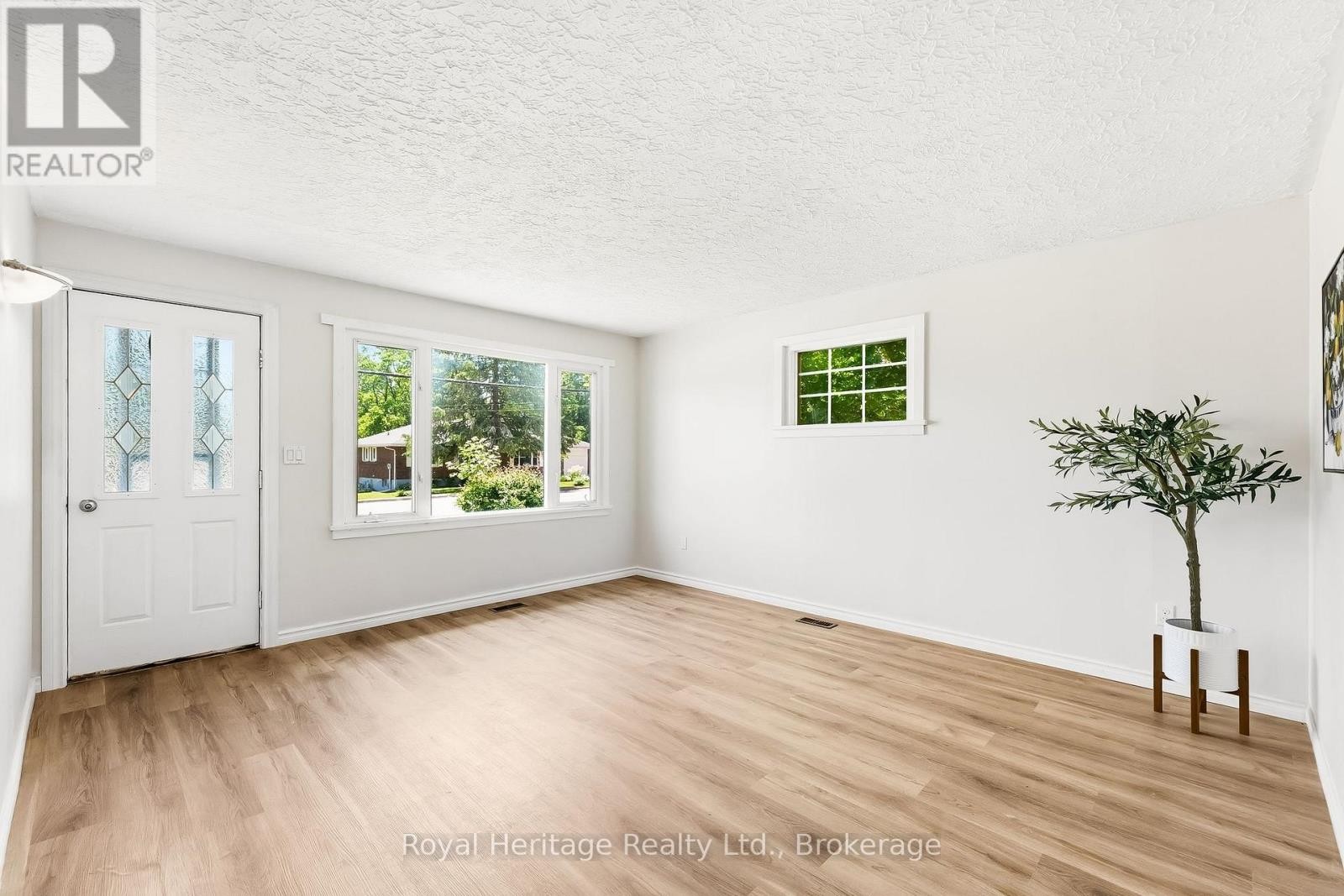 












918 SMITH STREET

,
Brighton,




Ontario
K0K1H0

