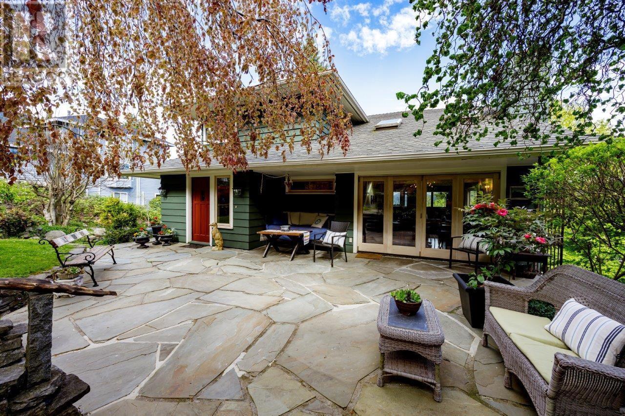 












2190 BADGER ROAD

,
North Vancouver,




British Columbia
V7G1T1

