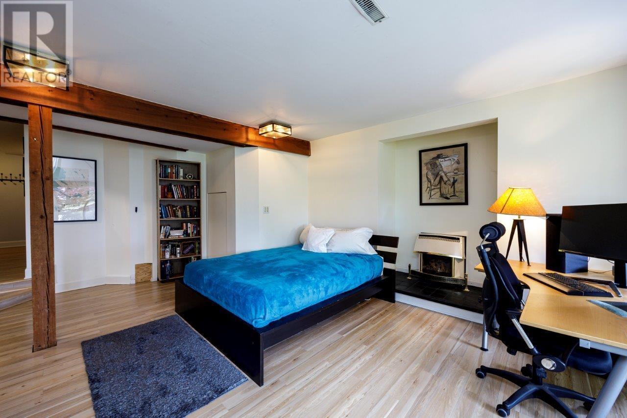 












2190 BADGER ROAD

,
North Vancouver,




British Columbia
V7G1T1


