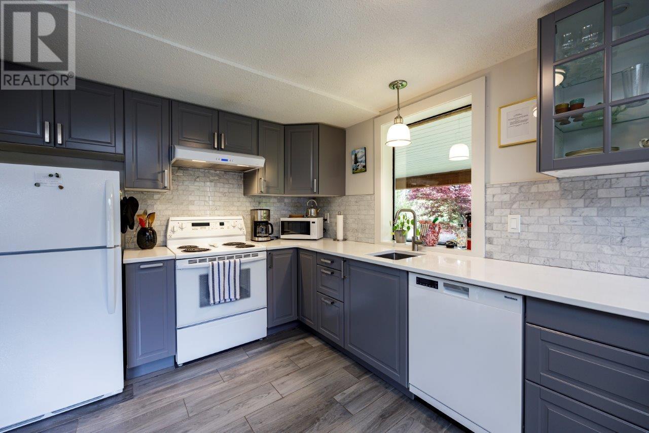 












2190 BADGER ROAD

,
North Vancouver,




British Columbia
V7G1T1


