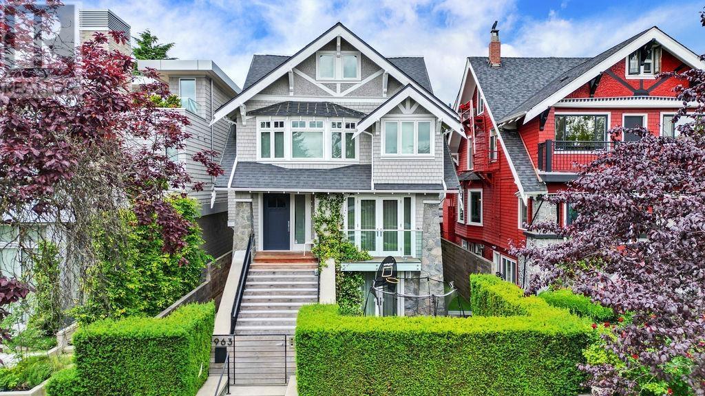 












1963 MCNICOLL AVENUE

,
Vancouver,




British Columbia
V6J1A7

