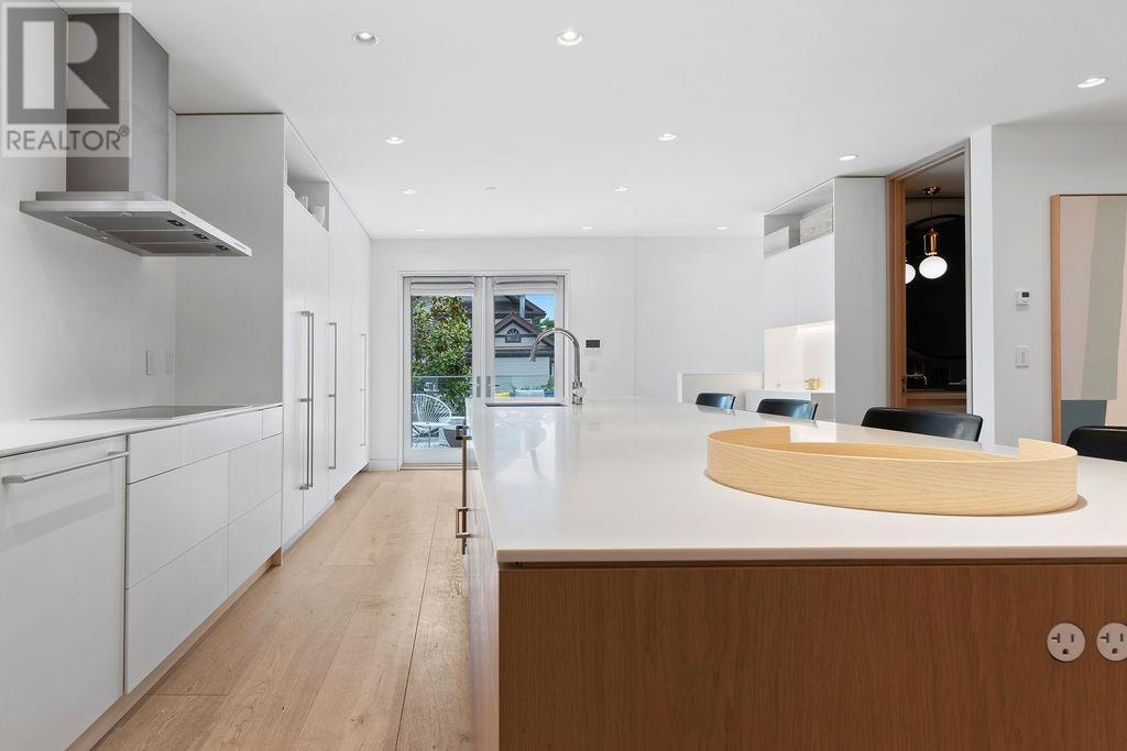 












1963 MCNICOLL AVENUE

,
Vancouver,




British Columbia
V6J1A7

