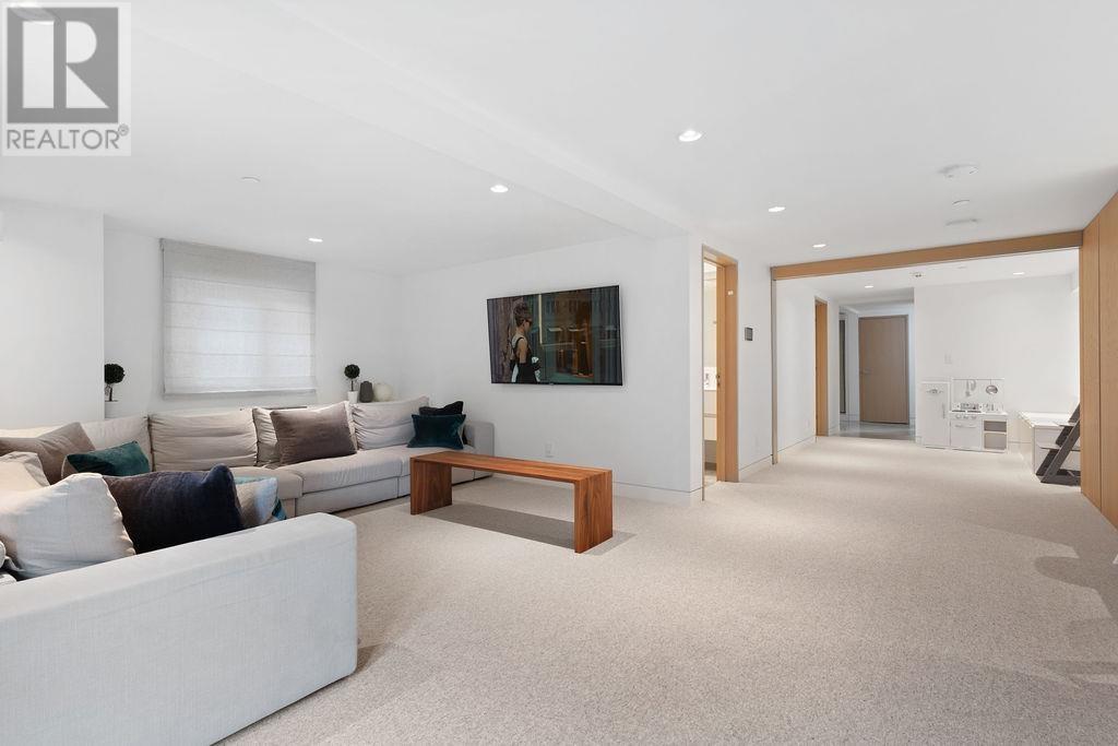












1963 MCNICOLL AVENUE

,
Vancouver,




British Columbia
V6J1A7

