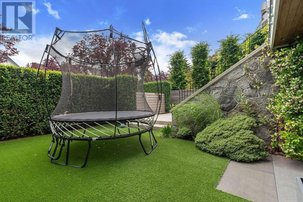 












1963 MCNICOLL AVENUE

,
Vancouver,




British Columbia
V6J1A7

