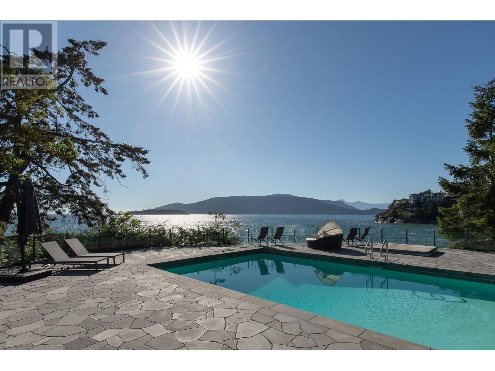 












5240 MARINE DRIVE

,
West Vancouver,




British Columbia
V7W2P8

