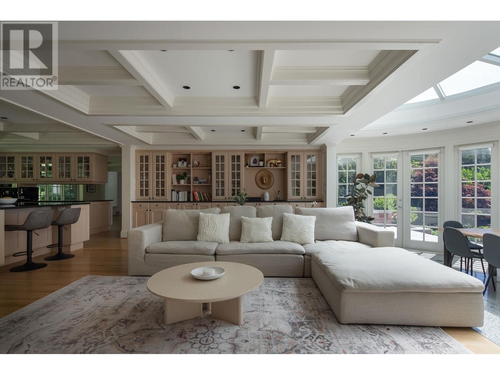 












5240 MARINE DRIVE

,
West Vancouver,




British Columbia
V7W2P8

