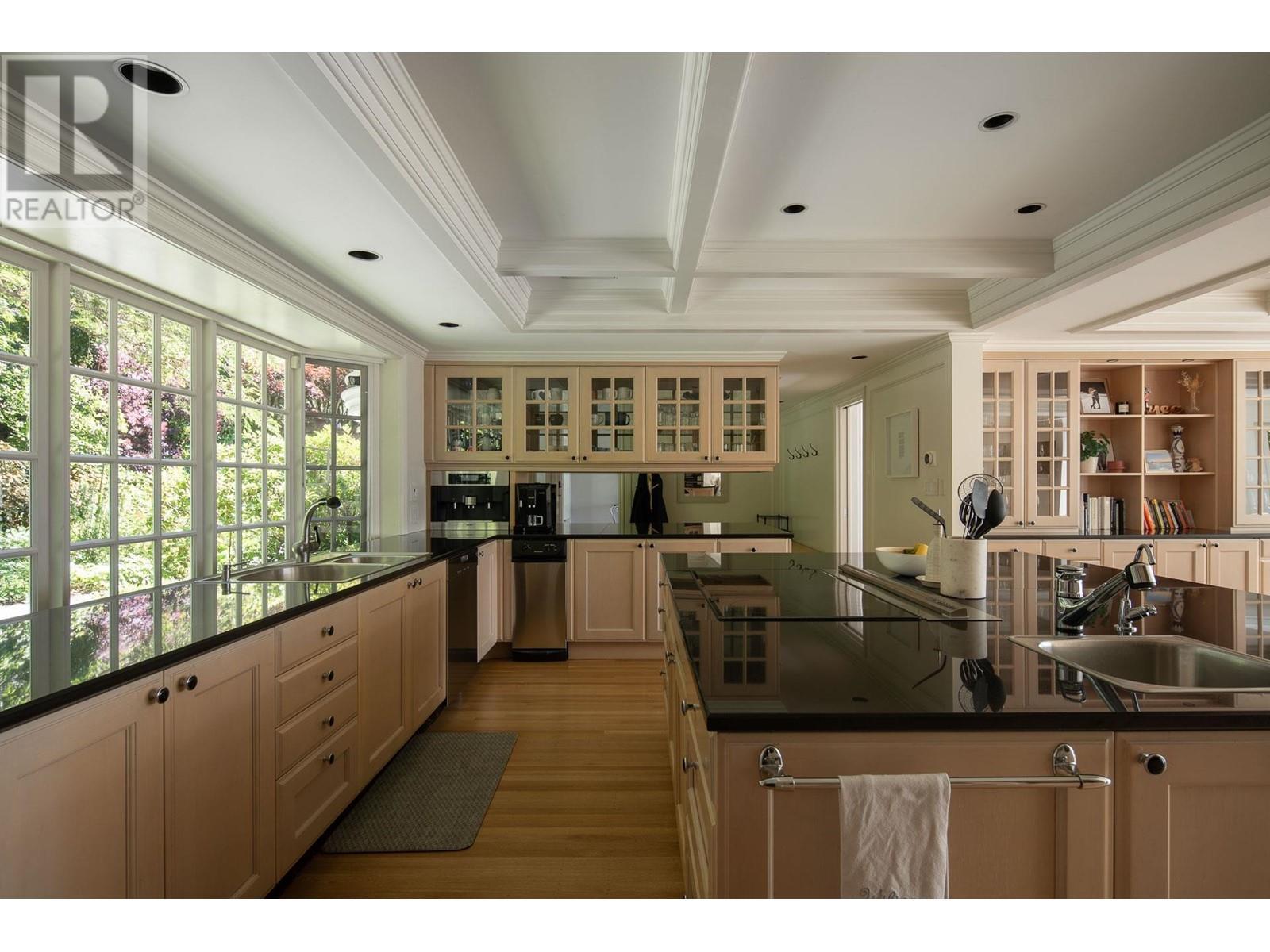 












5240 MARINE DRIVE

,
West Vancouver,




British Columbia
V7W2P8

