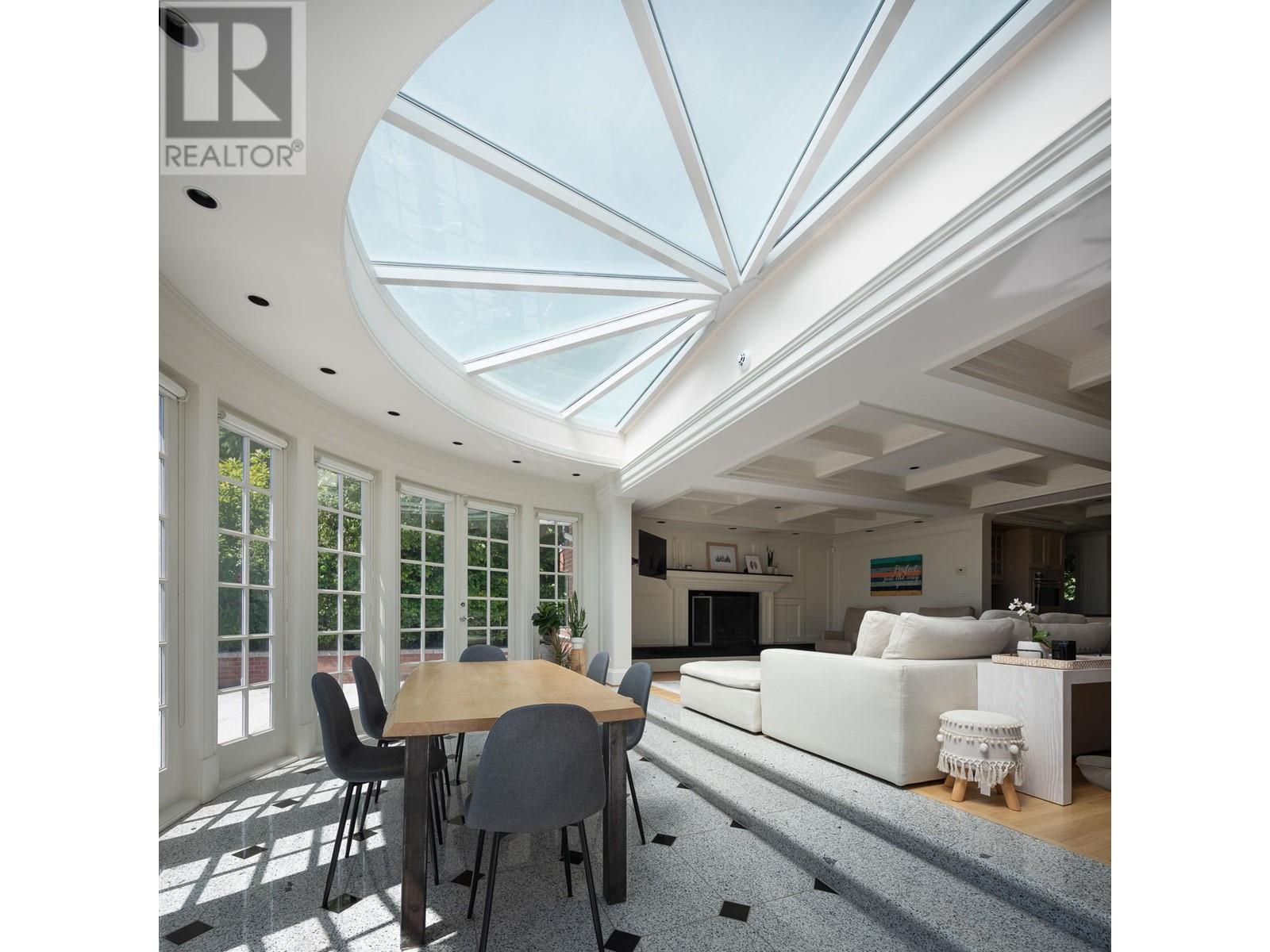 












5240 MARINE DRIVE

,
West Vancouver,




British Columbia
V7W2P8

