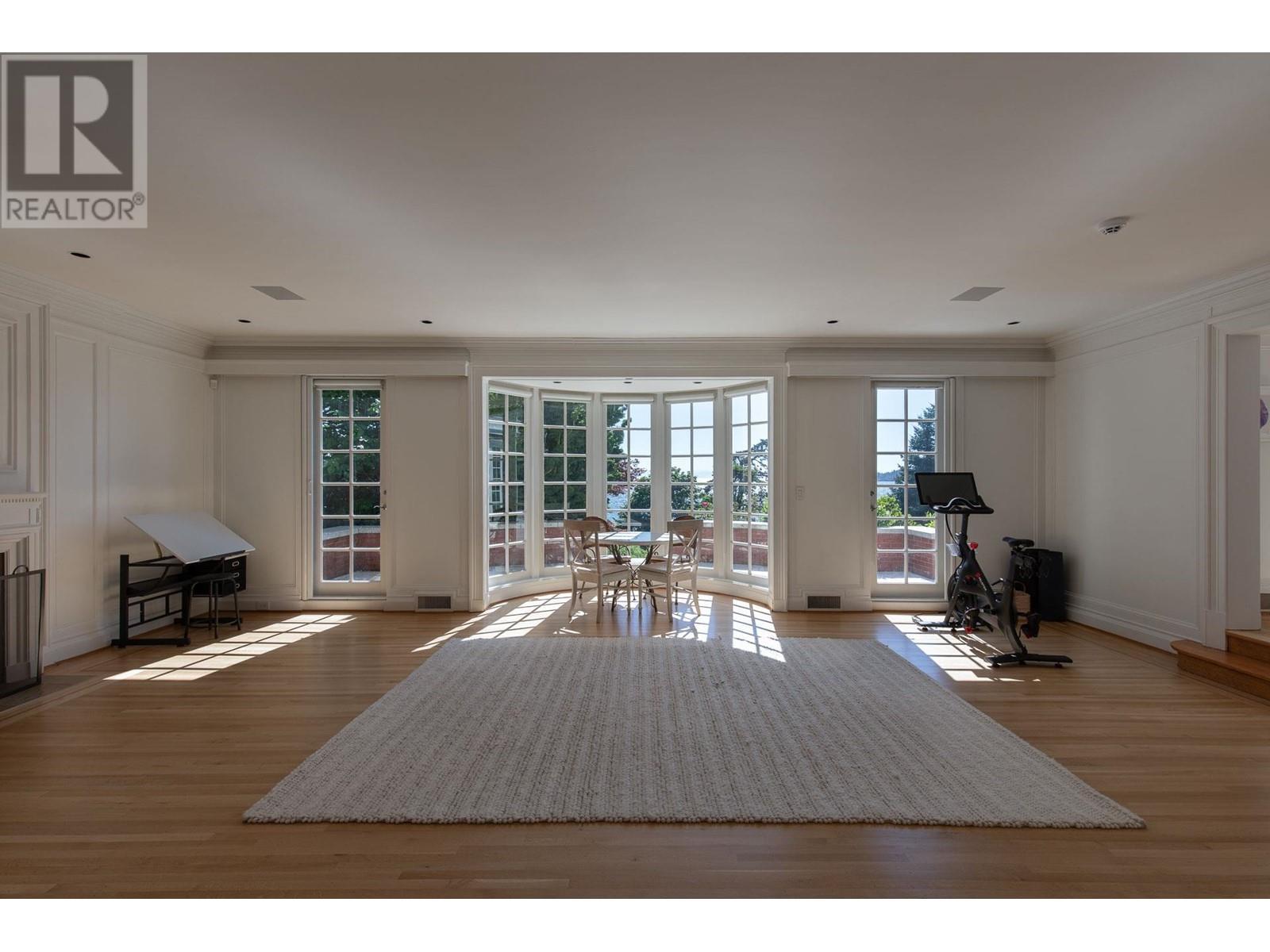 












5240 MARINE DRIVE

,
West Vancouver,




British Columbia
V7W2P8

