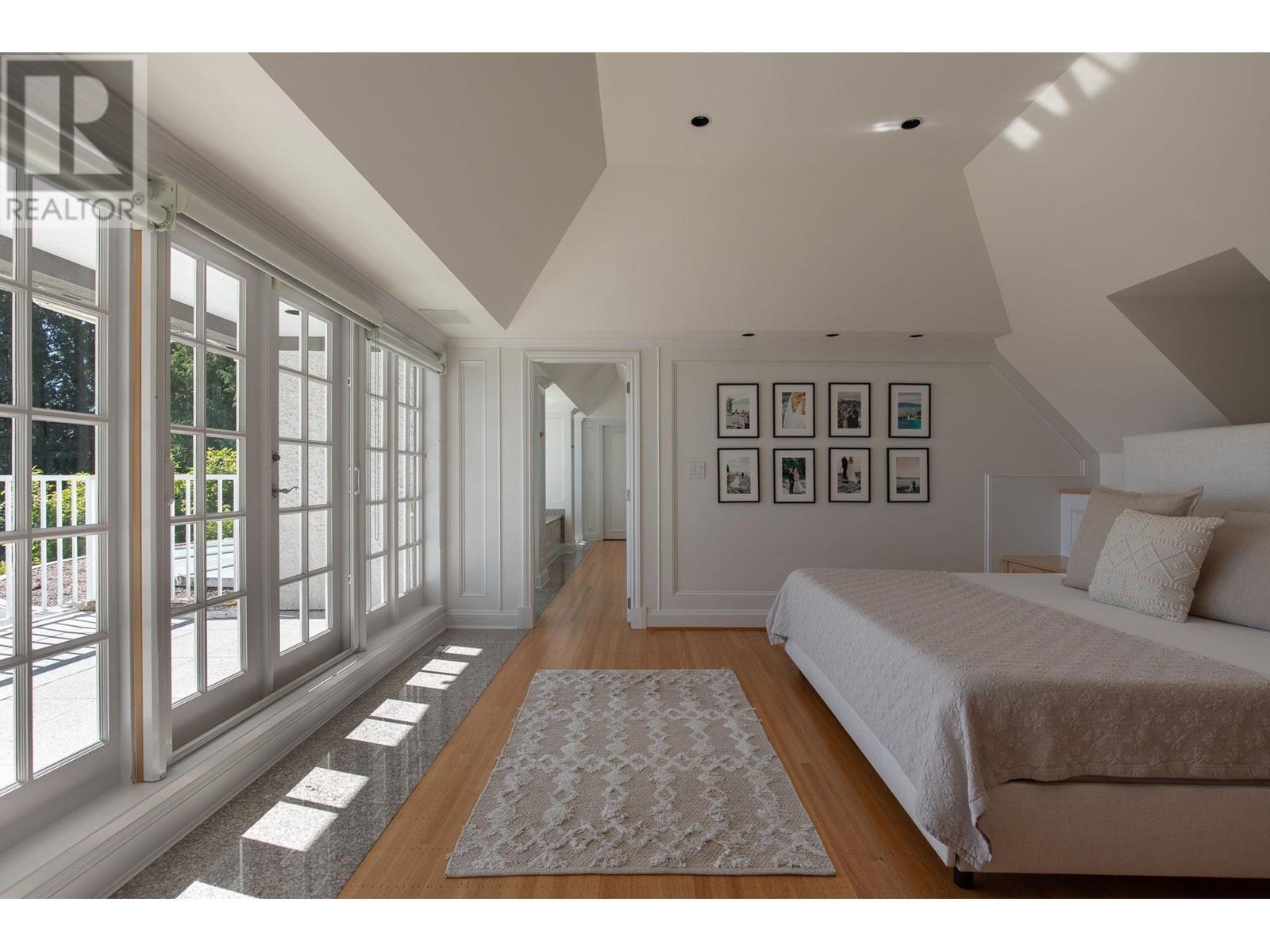 












5240 MARINE DRIVE

,
West Vancouver,




British Columbia
V7W2P8

