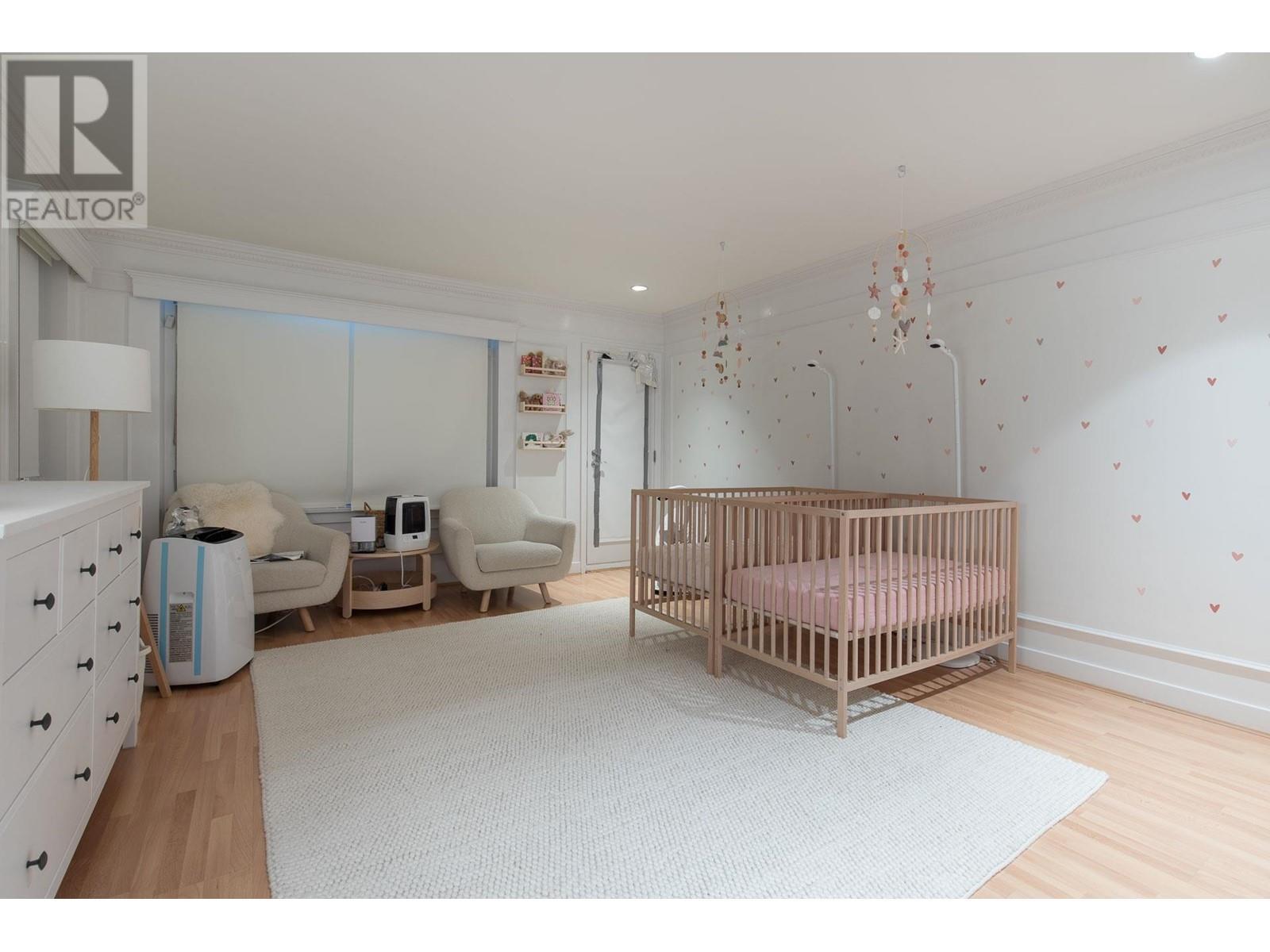 












5240 MARINE DRIVE

,
West Vancouver,




British Columbia
V7W2P8

