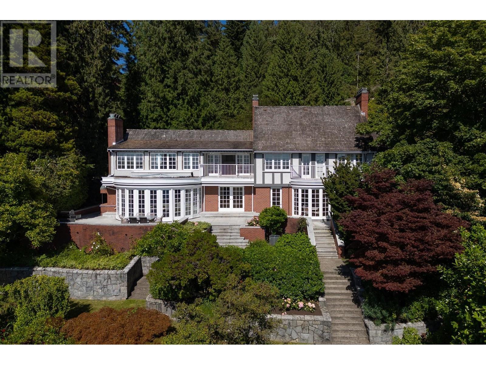 












5240 MARINE DRIVE

,
West Vancouver,




British Columbia
V7W2P8

