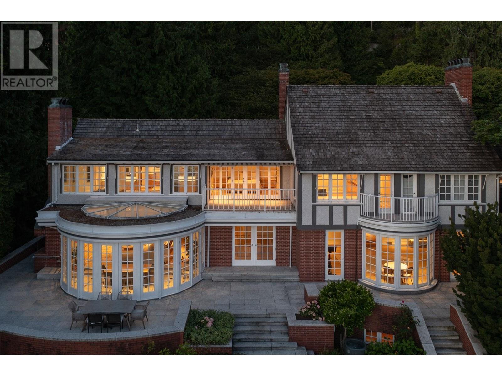 












5240 MARINE DRIVE

,
West Vancouver,




British Columbia
V7W2P8

