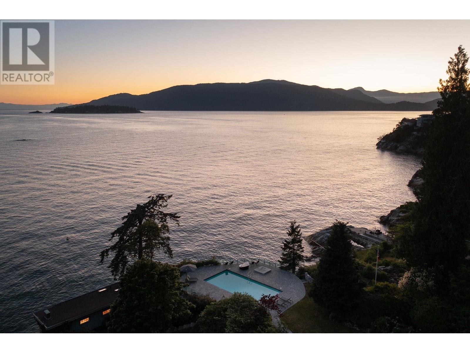 












5240 MARINE DRIVE

,
West Vancouver,




British Columbia
V7W2P8

