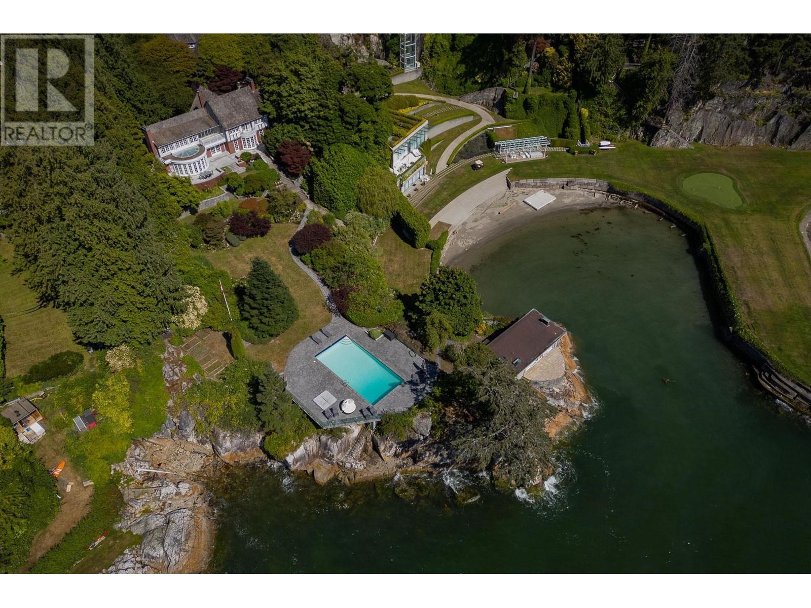 












5240 MARINE DRIVE

,
West Vancouver,




British Columbia
V7W2P8

