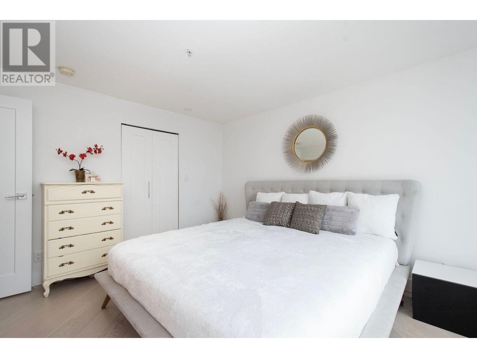 












2201 907 BEACH AVENUE

,
Vancouver,




British Columbia
V6Z2R3

