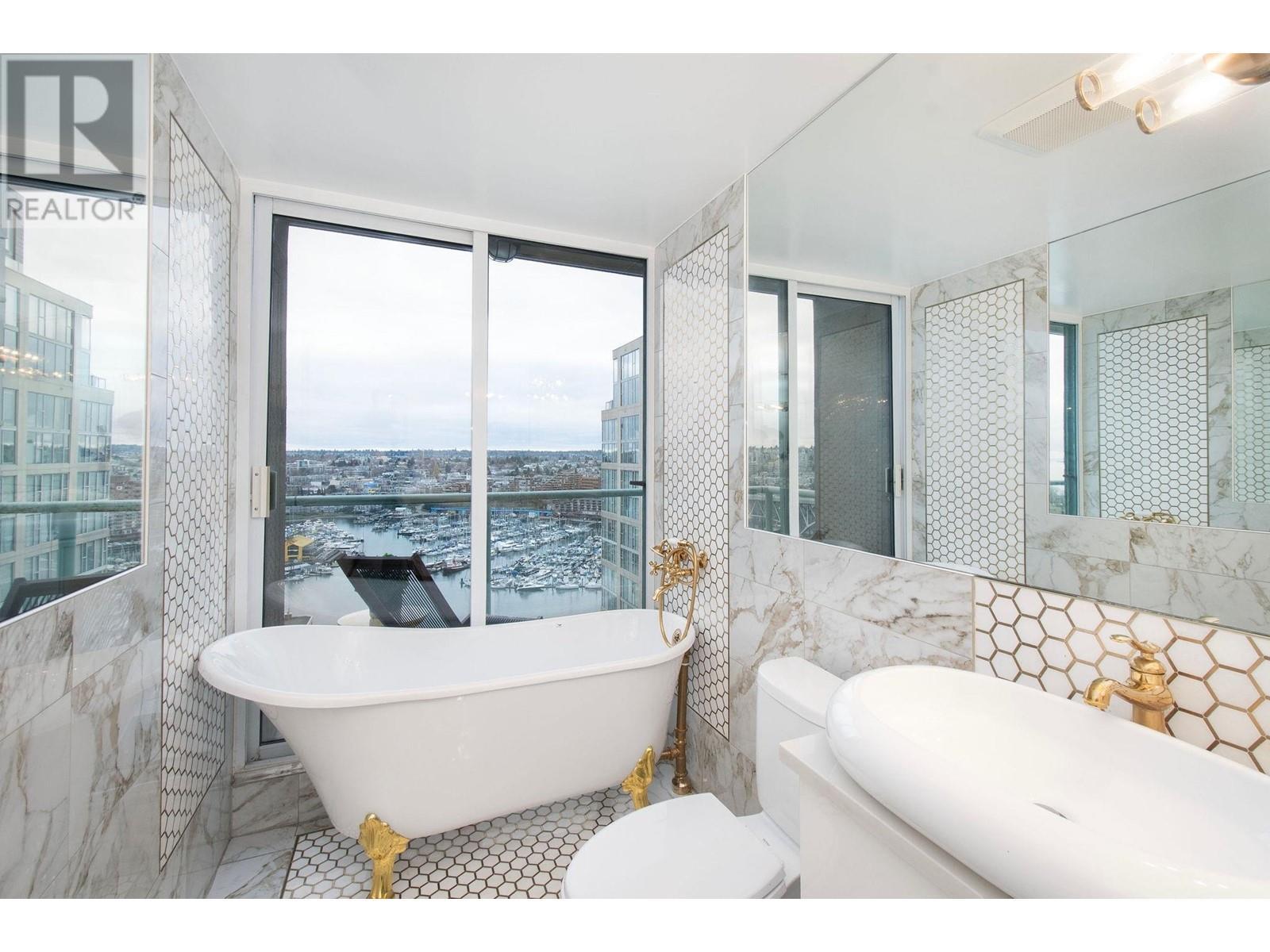 












2201 907 BEACH AVENUE

,
Vancouver,




British Columbia
V6Z2R3

