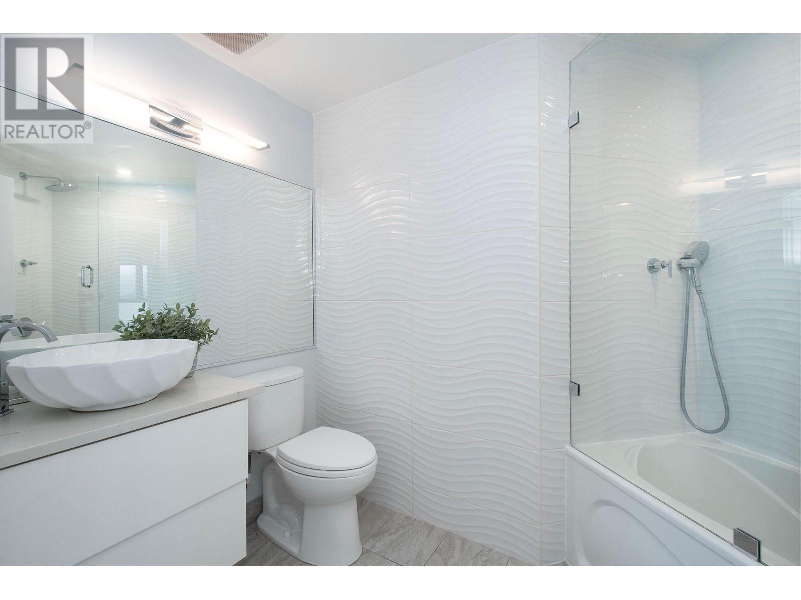 












2201 907 BEACH AVENUE

,
Vancouver,




British Columbia
V6Z2R3


