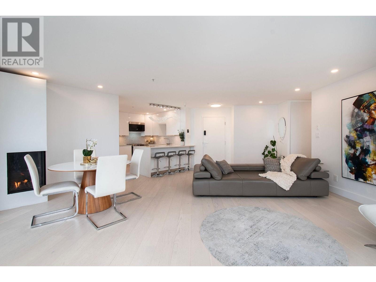 












2201 907 BEACH AVENUE

,
Vancouver,




British Columbia
V6Z2R3

