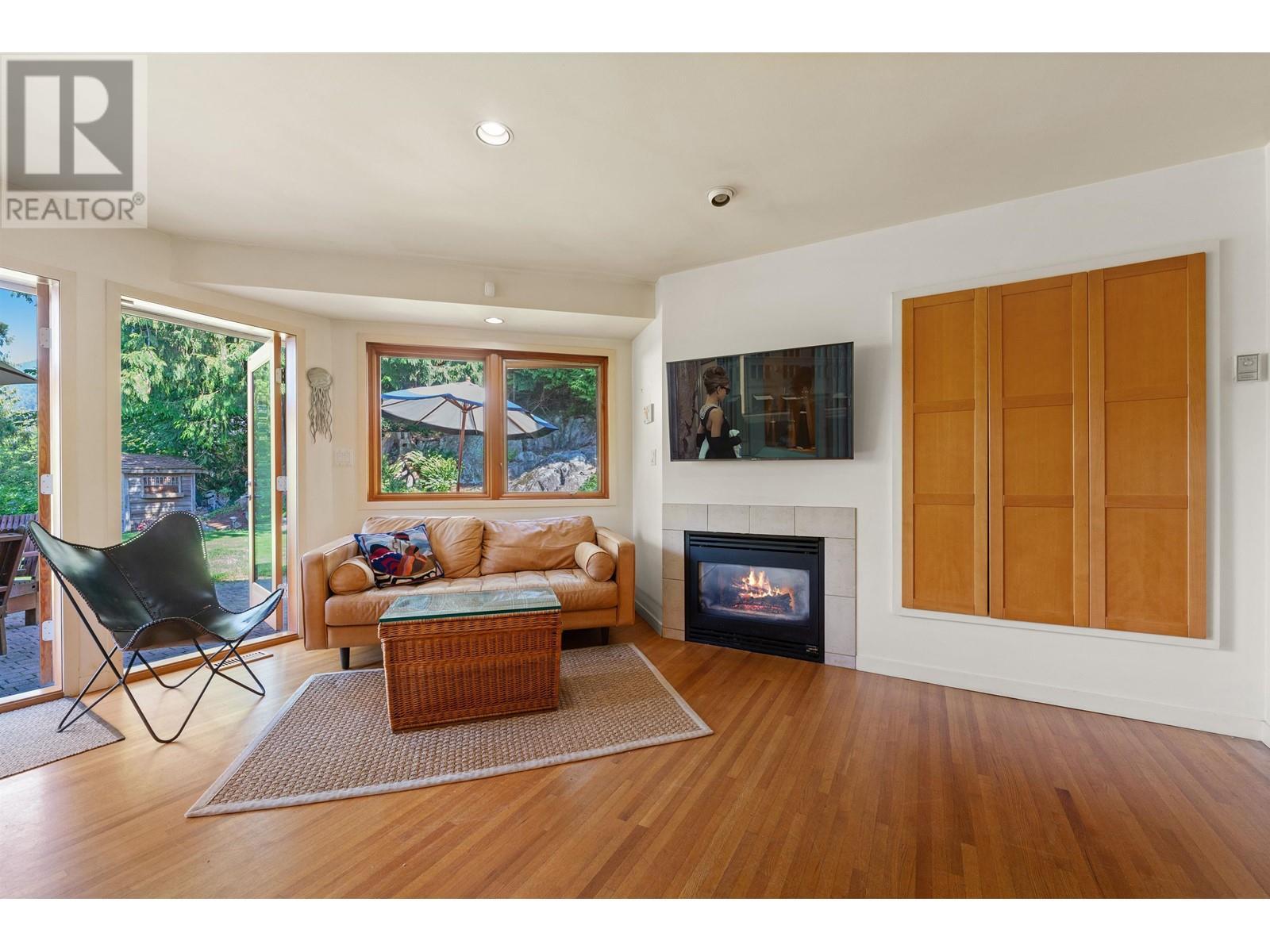 












5475 GREENLEAF ROAD

,
West Vancouver,




British Columbia
V7W1N5

