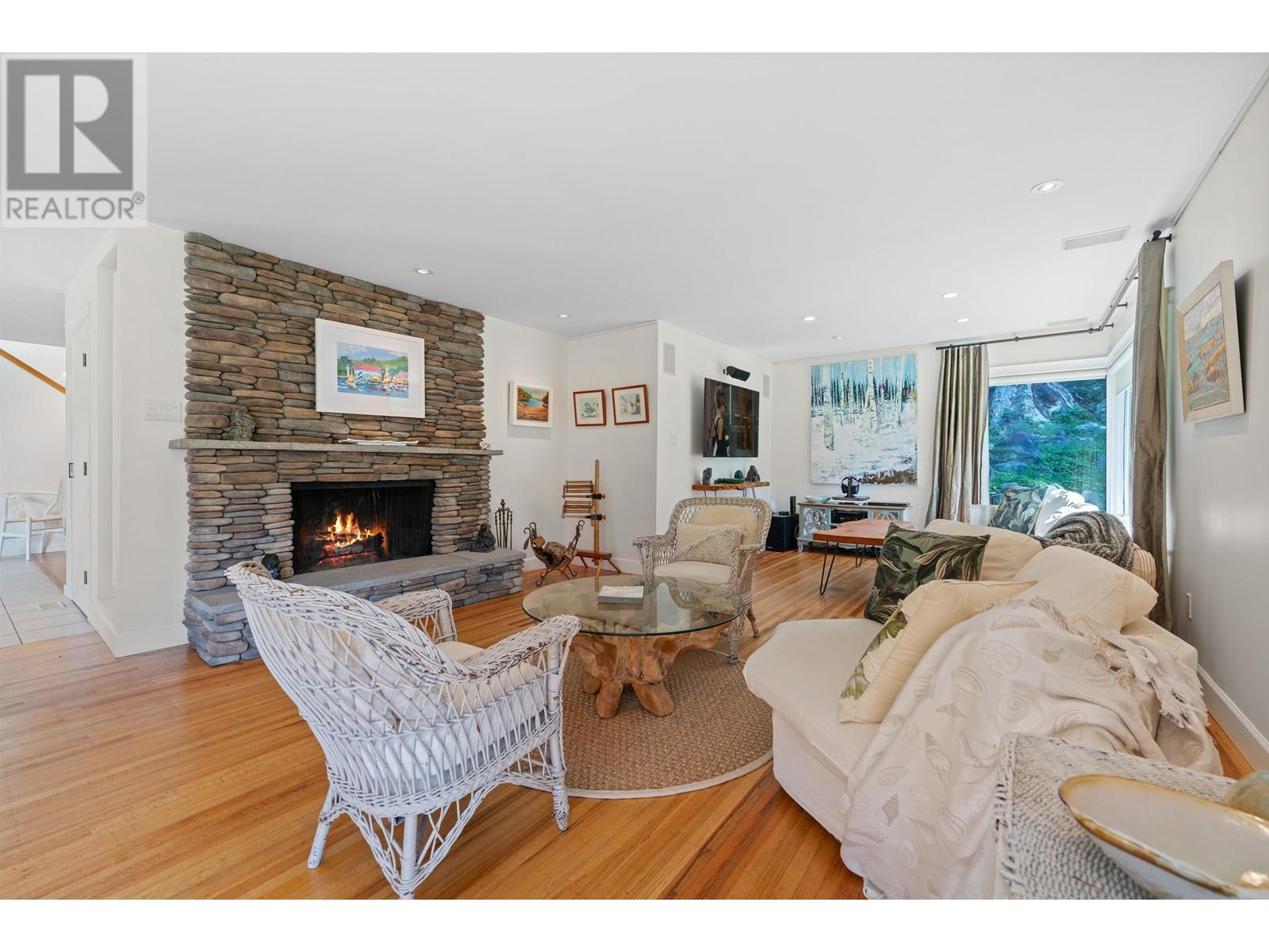 












5475 GREENLEAF ROAD

,
West Vancouver,




British Columbia
V7W1N5

