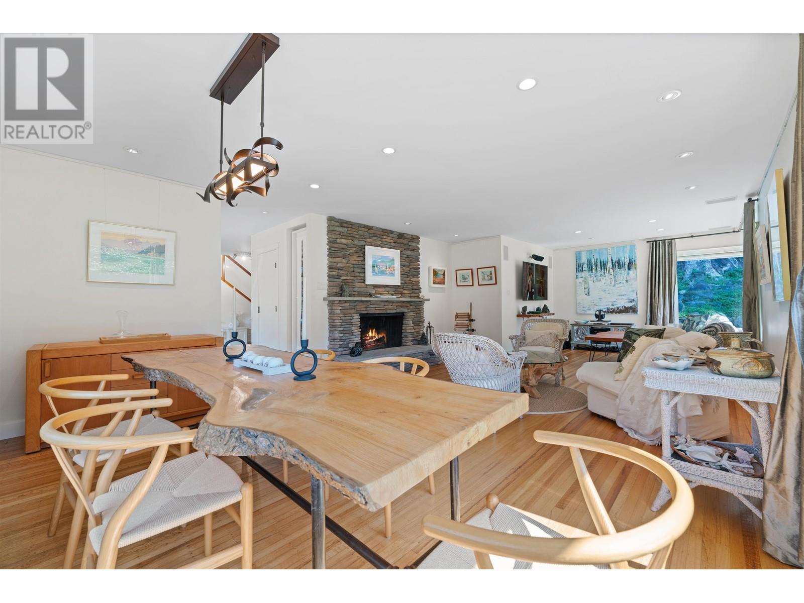 












5475 GREENLEAF ROAD

,
West Vancouver,




British Columbia
V7W1N5

