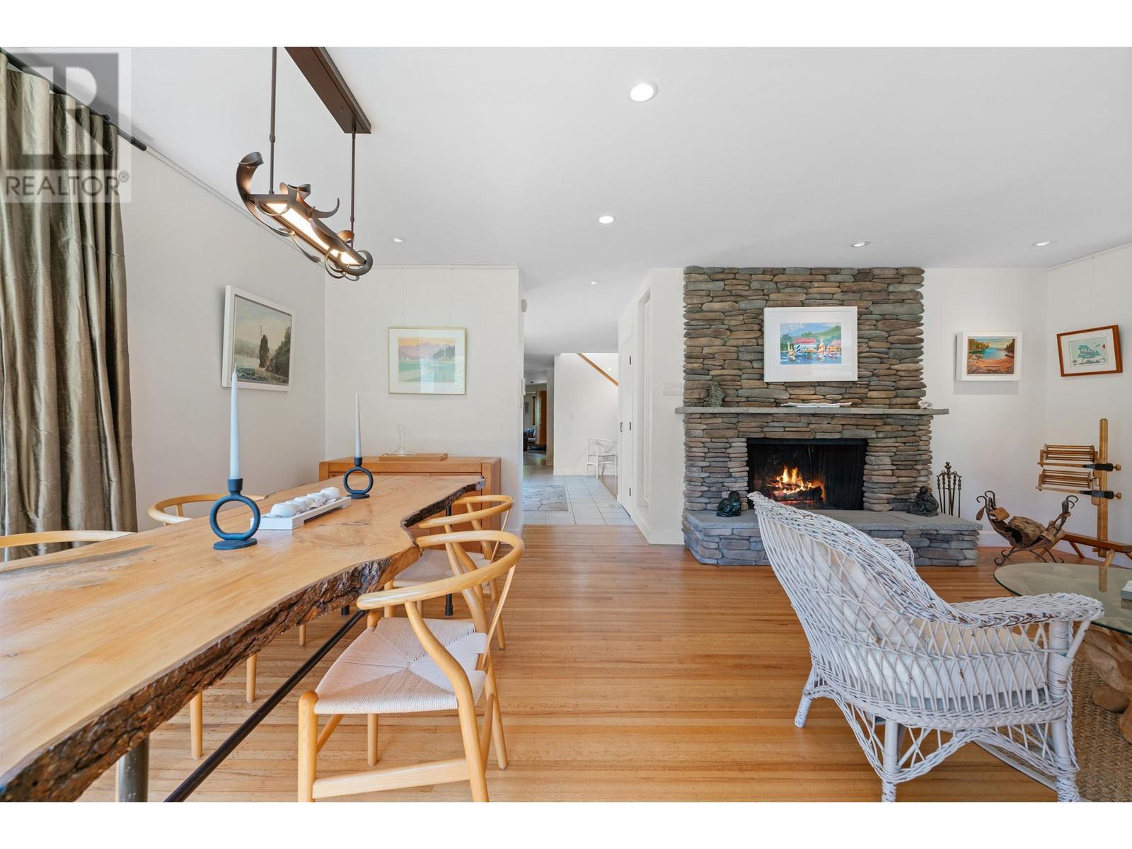 












5475 GREENLEAF ROAD

,
West Vancouver,




British Columbia
V7W1N5

