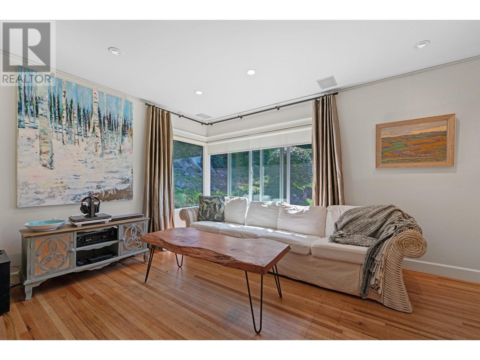 












5475 GREENLEAF ROAD

,
West Vancouver,




British Columbia
V7W1N5

