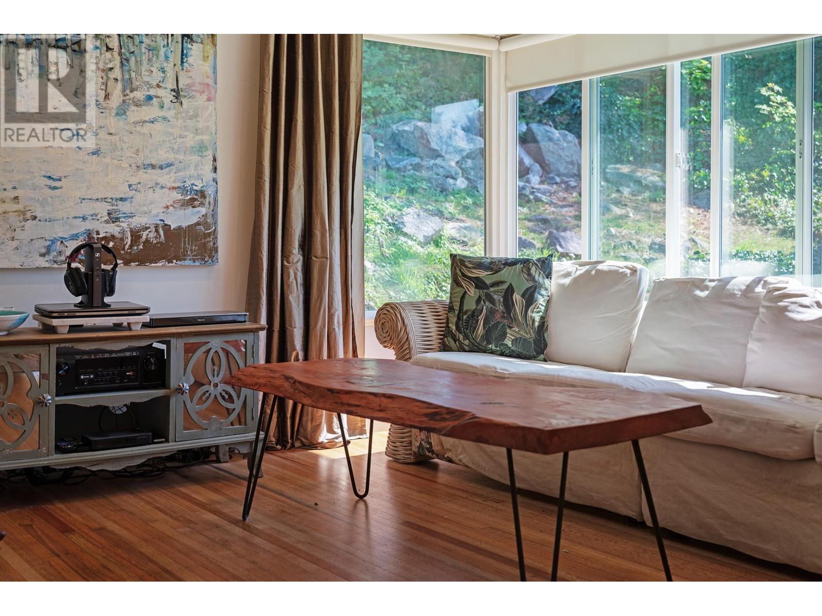












5475 GREENLEAF ROAD

,
West Vancouver,




British Columbia
V7W1N5

