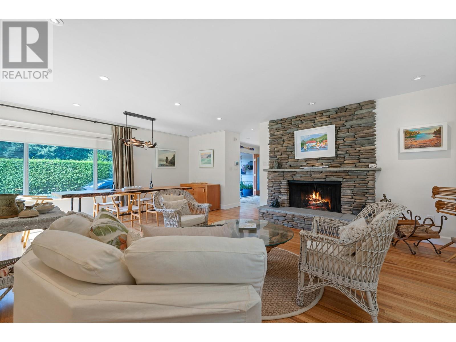 












5475 GREENLEAF ROAD

,
West Vancouver,




British Columbia
V7W1N5

