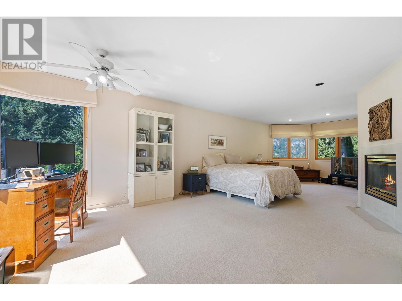 












5475 GREENLEAF ROAD

,
West Vancouver,




British Columbia
V7W1N5

