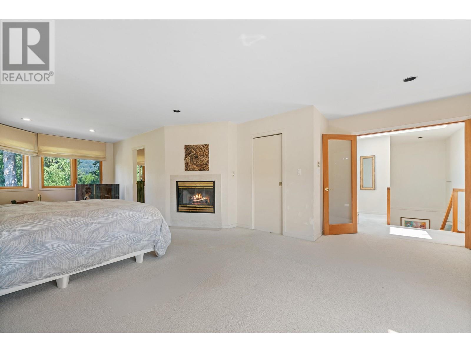 












5475 GREENLEAF ROAD

,
West Vancouver,




British Columbia
V7W1N5


