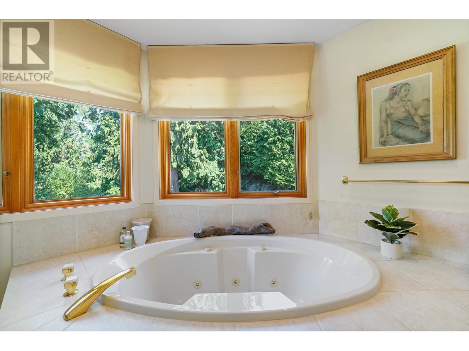 












5475 GREENLEAF ROAD

,
West Vancouver,




British Columbia
V7W1N5

