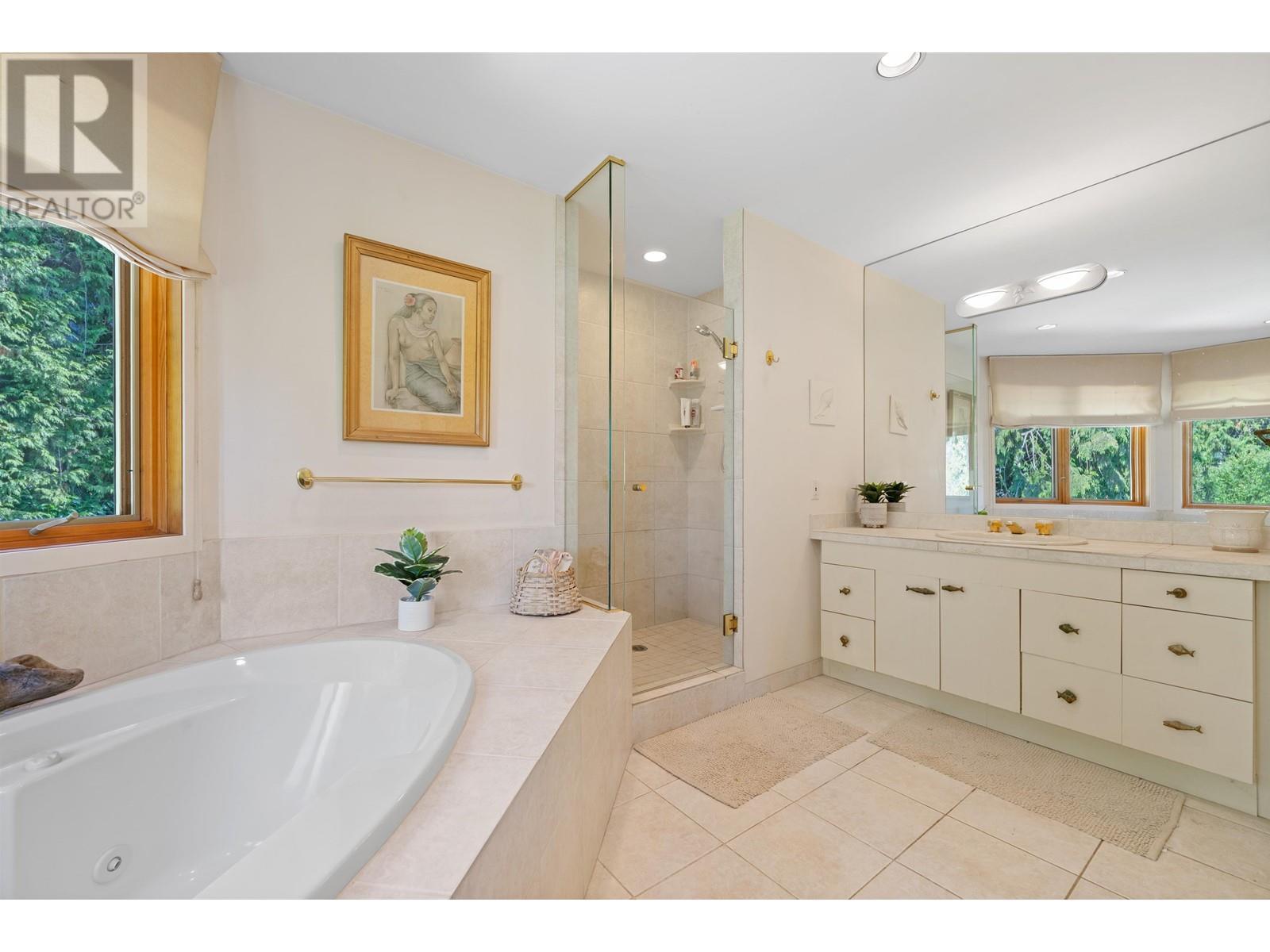 












5475 GREENLEAF ROAD

,
West Vancouver,




British Columbia
V7W1N5

