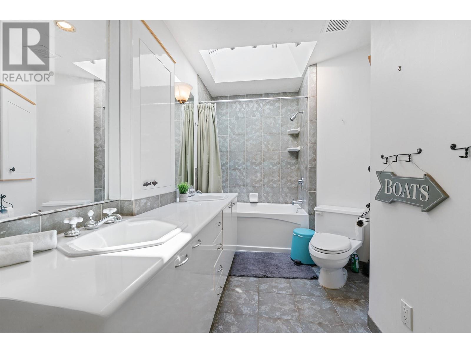 












5475 GREENLEAF ROAD

,
West Vancouver,




British Columbia
V7W1N5

